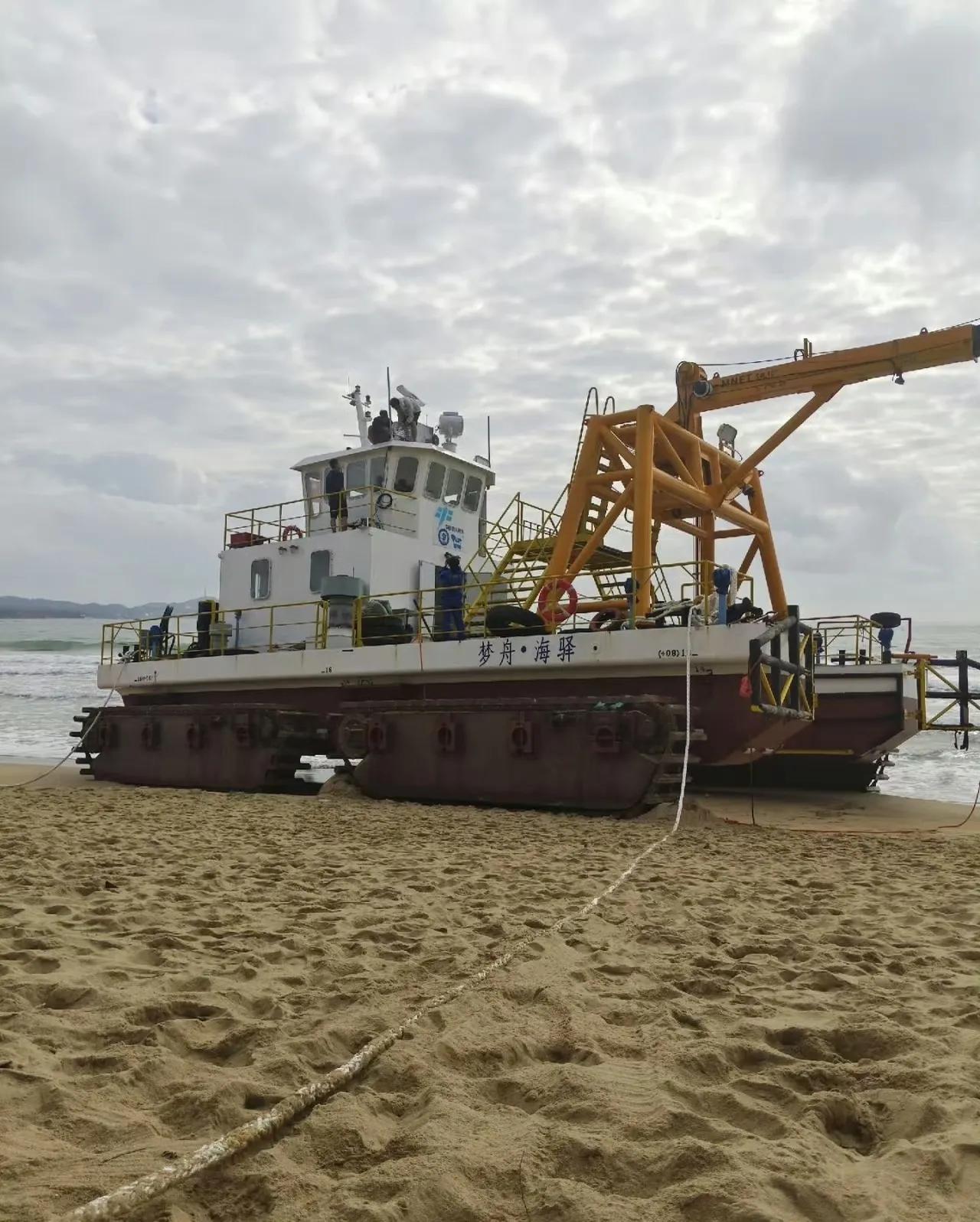 梦舟载人飞船的海上打捞船都出来了，还是两栖的，可以直接开上沙滩，省时省力，这个创
