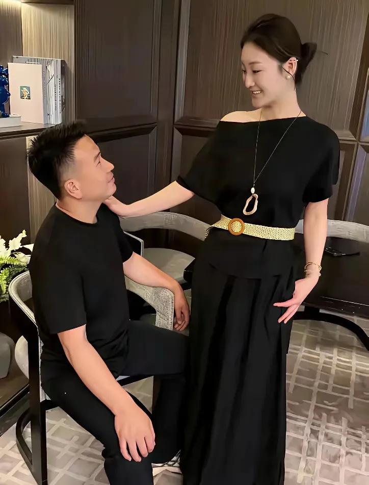大衣哥罕见谈及前儿媳陈亚男，格局非常大，他称希望孩子一切都好，无论炒不炒作，都与