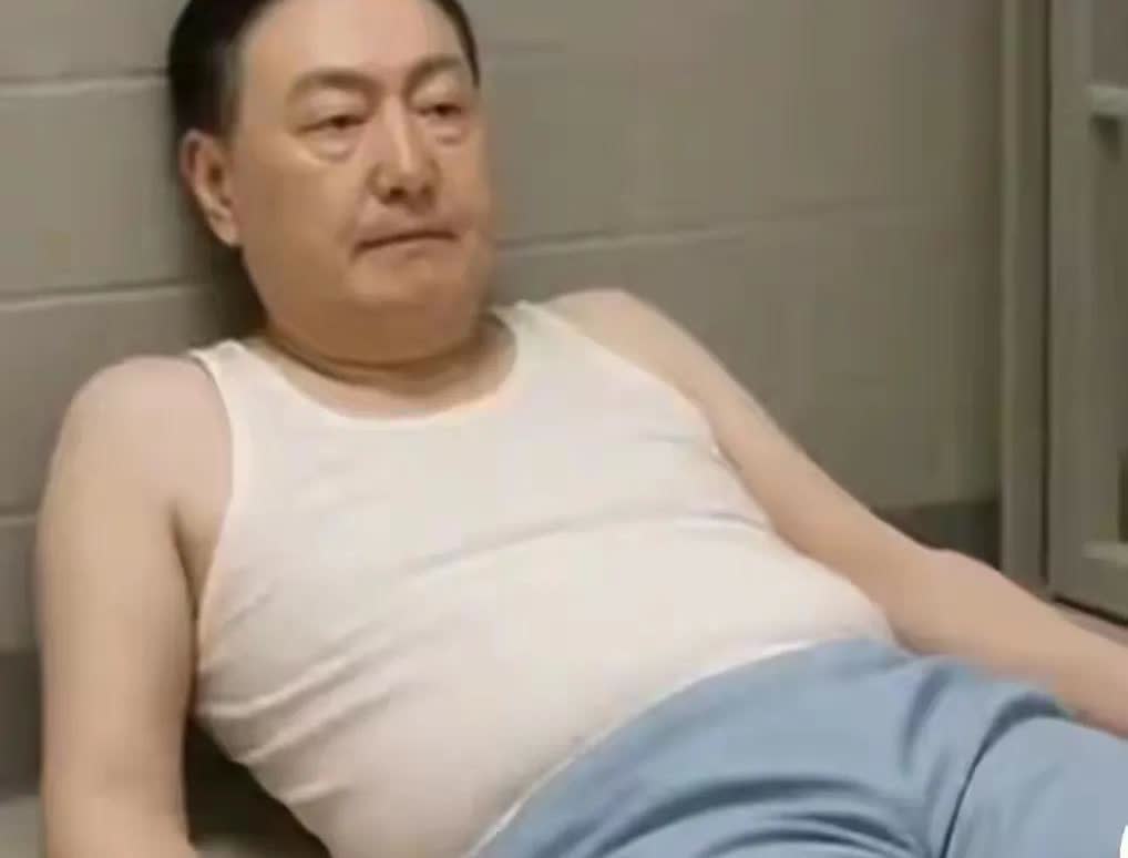 韩国特检组对尹锡悦的第2次强制逮捕，居然又失败了，真是破天荒，对尹锡悦来说，这一