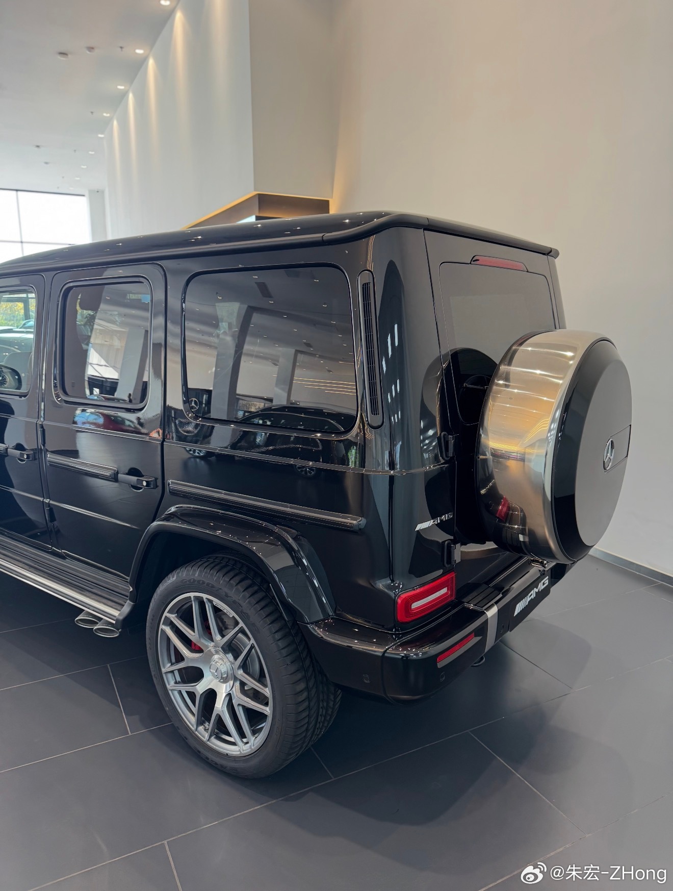奔驰G63黑黑A22动态组建5700024年生产的老库存…目前加价7.8万
