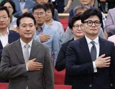 2月4日消息，韩国国民力量党内部矛盾持续升级，亲韩东勋派议员裴贤镇、郑圣国相继卷