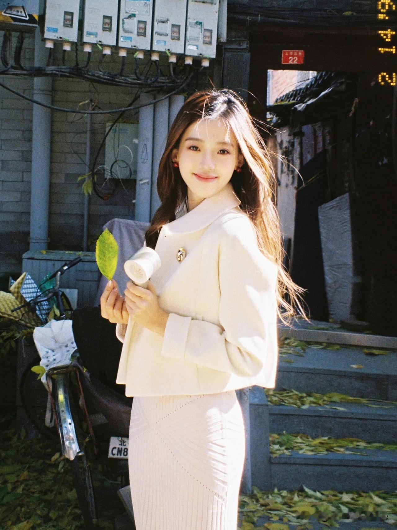 红圈所律师转型演戏，大家觉得能成功吗？11月22日，电视剧《向明月许愿》官宣