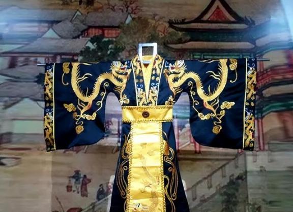 龙袍是帝王的象征，为什么到了宋朝，皇帝突然都不穿龙纹了？ 提起古代皇帝的形象