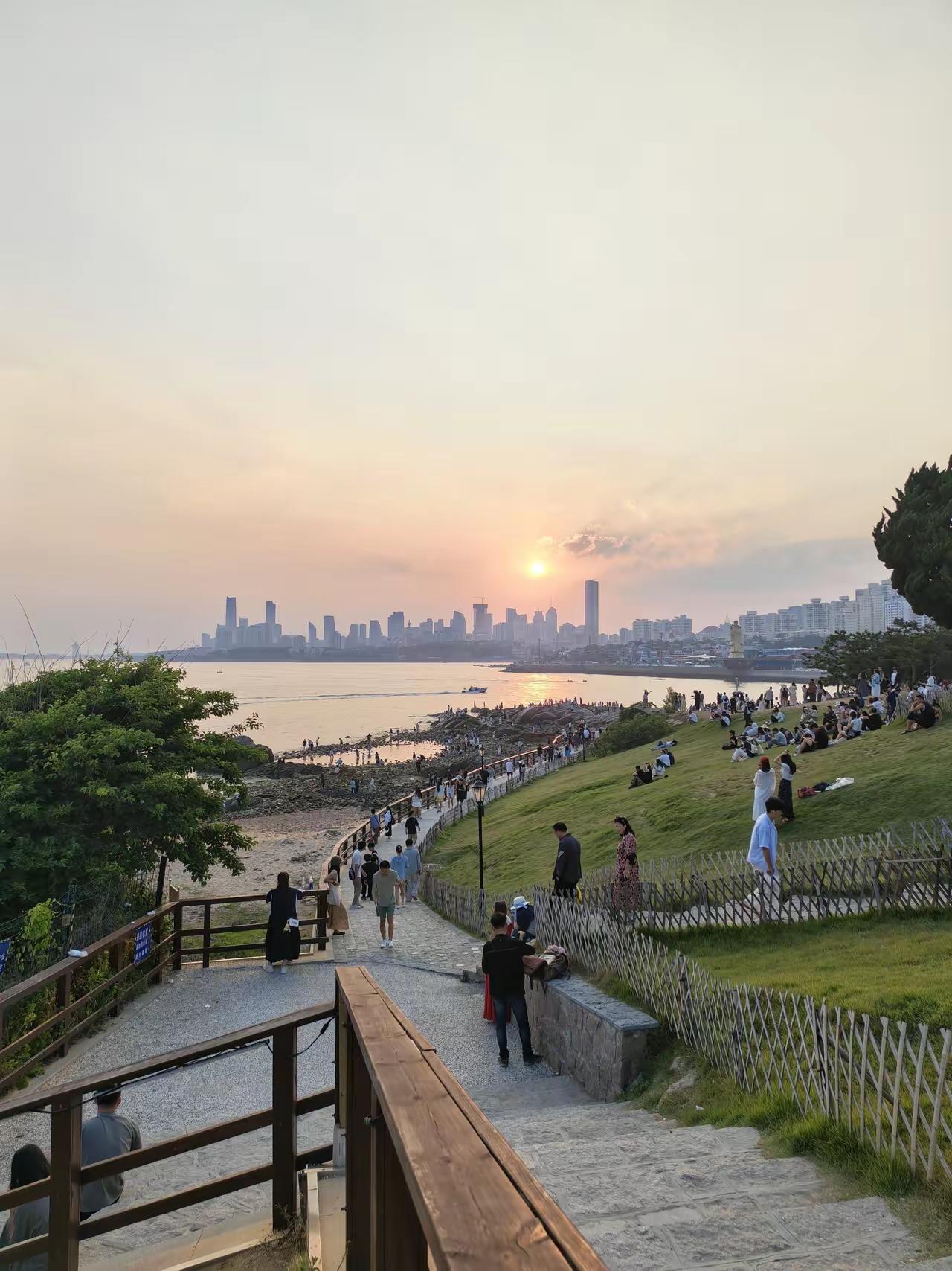 一到过节我就成了单位的香饽饽，领导不是要给我加薪，也不是要给我升职，而是哄着我同