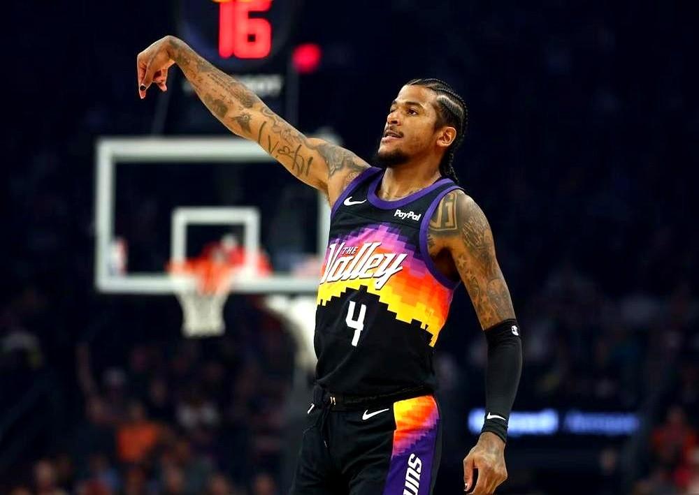 谁能想到，同一天，两位被寄予厚望的年轻核心，亲手葬送了球队的胜利。火箭的申京