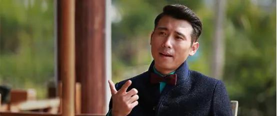 李乃文说，他毕业后跑了五年的龙套，然后才有机会接触拍戏，曾经差一点放弃。初入职场