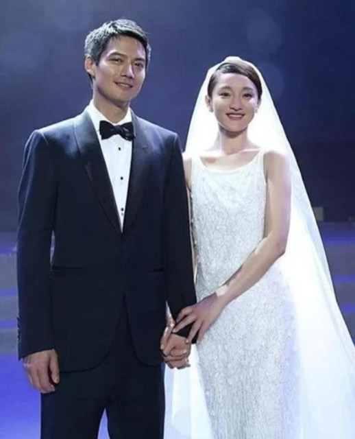 2014年，周迅跟高圣远闪婚。婚后不久，高圣远就问周迅借300万开公司，没想到周