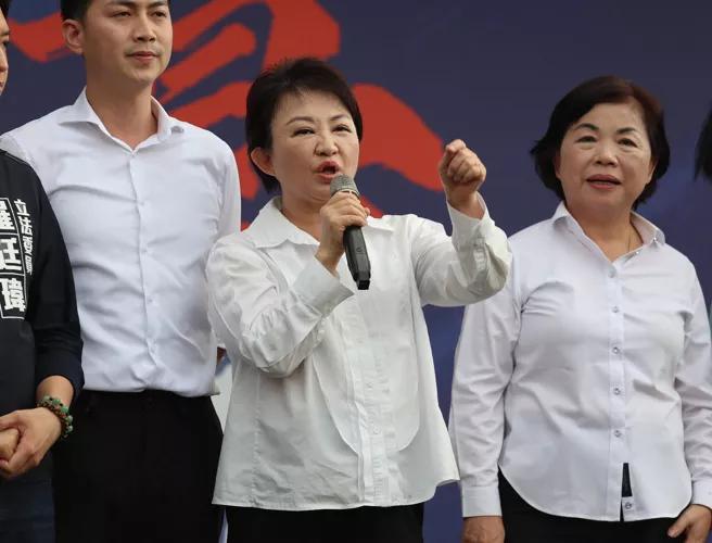 选委会公布罢免投票时间为7月26日，罢免选战正式进入白热化。国民党21日举办「北