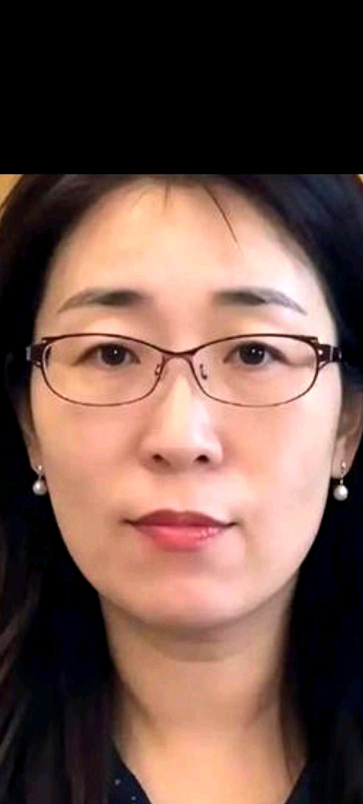 当镜头里朱女士把泪憋回去时，一句“没有犯罪事实”把舆论按下了暂停。唐先生、曹三