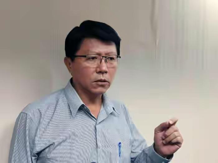 国民党立委谢龙介在两岸问题看得也非常透彻的，谢龙介最近在节目中批民进党，说两岸要