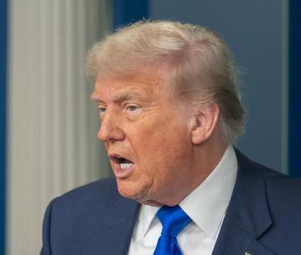 特朗普：不只是军事打击委内瑞拉，还可能扩大到墨西哥和哥伦比亚！据央视新闻消息，有