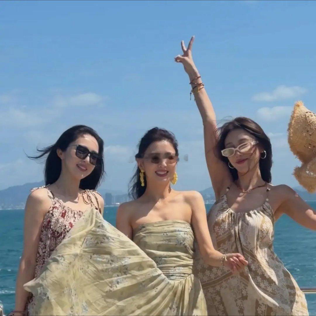 佟丽娅、董璇、温宇闺蜜团游三亚。没有男人参与别提有多欢乐了