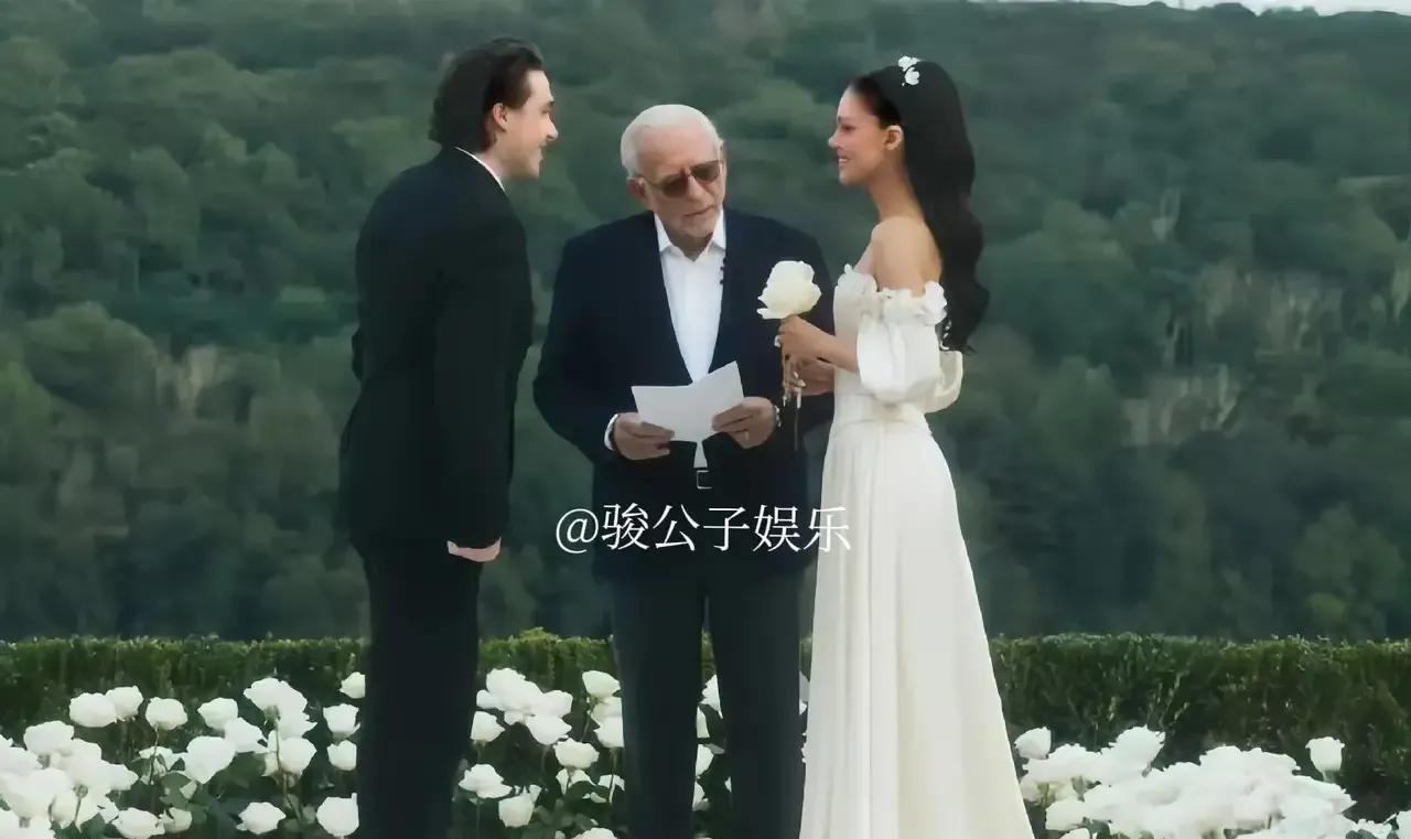 亲子关系确实复杂。在公众眼中，贝克汉姆和维多利亚已是相当称职的父母，他们从不强求