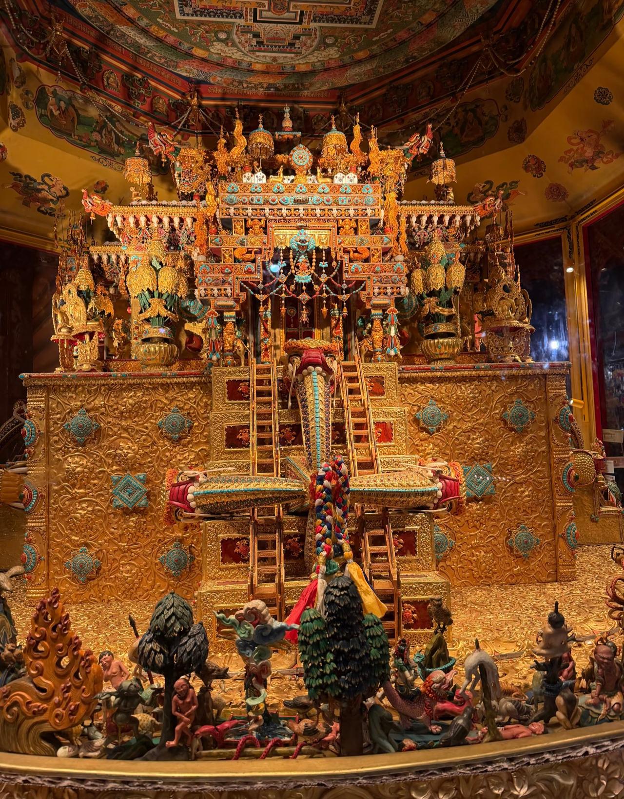 来自藏式美学的震撼！它是位于西藏的大昭寺纯金大威德金刚坛城据说光建造它就花了