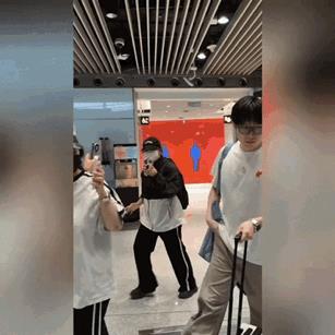 王楚钦生气的说“离我远点不行吗？”这句话太多的无奈和无言的愤怒！能让王楚钦生气