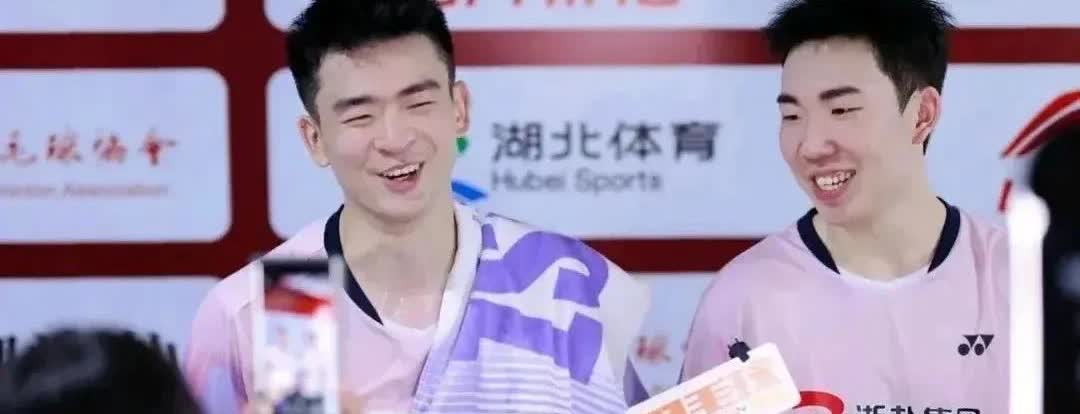 以前看郑思维比赛觉得他的进攻能力和速度都是超级强，但是全运会他和郭新娃搭档打男双