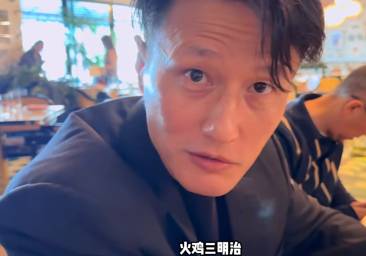 尹子维带着妻子徐冬冬，飞去国外参加妈妈的80岁寿宴——原来他的妈妈，曾经也是一位