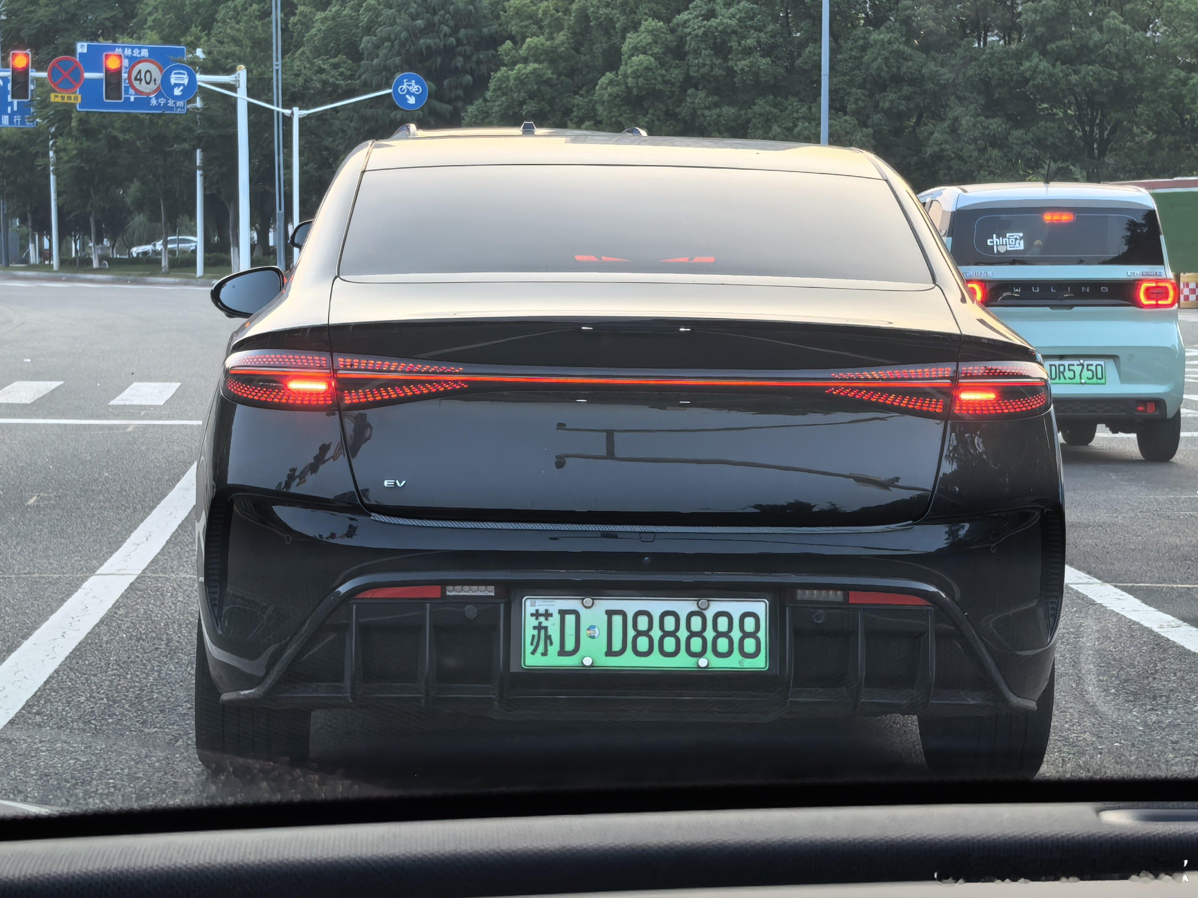 海豹EV车主运气都这么好吗？一个四个八，一个五个八，都被我碰上了海豹ev我与汽车