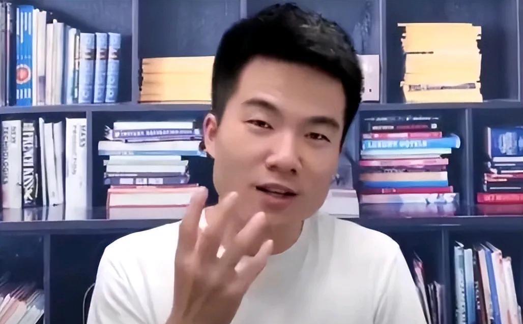 选择大于努力看看现在与辉同行的盼盼越来越出色了，现在去了董宇辉的第二个直播平台