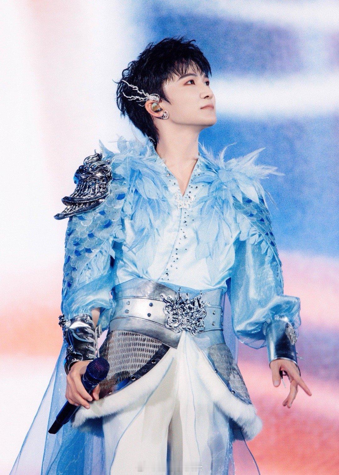 周深2026马上长高周深用行动证明：许愿要快，长高要更快！刚说完愿望就冲破画