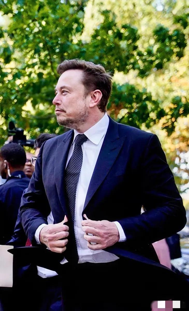 示好中国，马斯克喊话当地时间1月6日，马斯克在一档播客节目中表示：中国将拥有比