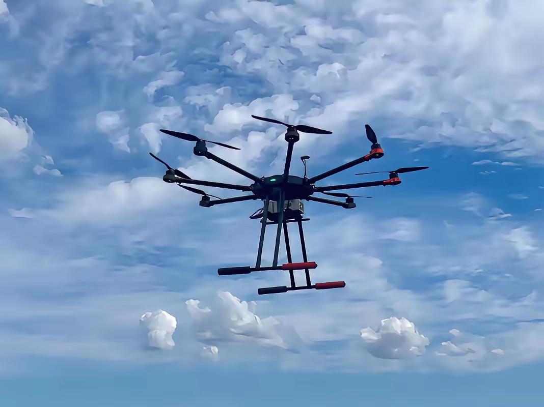 无人机再不严格管控，真有可能会出问题！广东中山有人破解无人机，飞到八千多米高