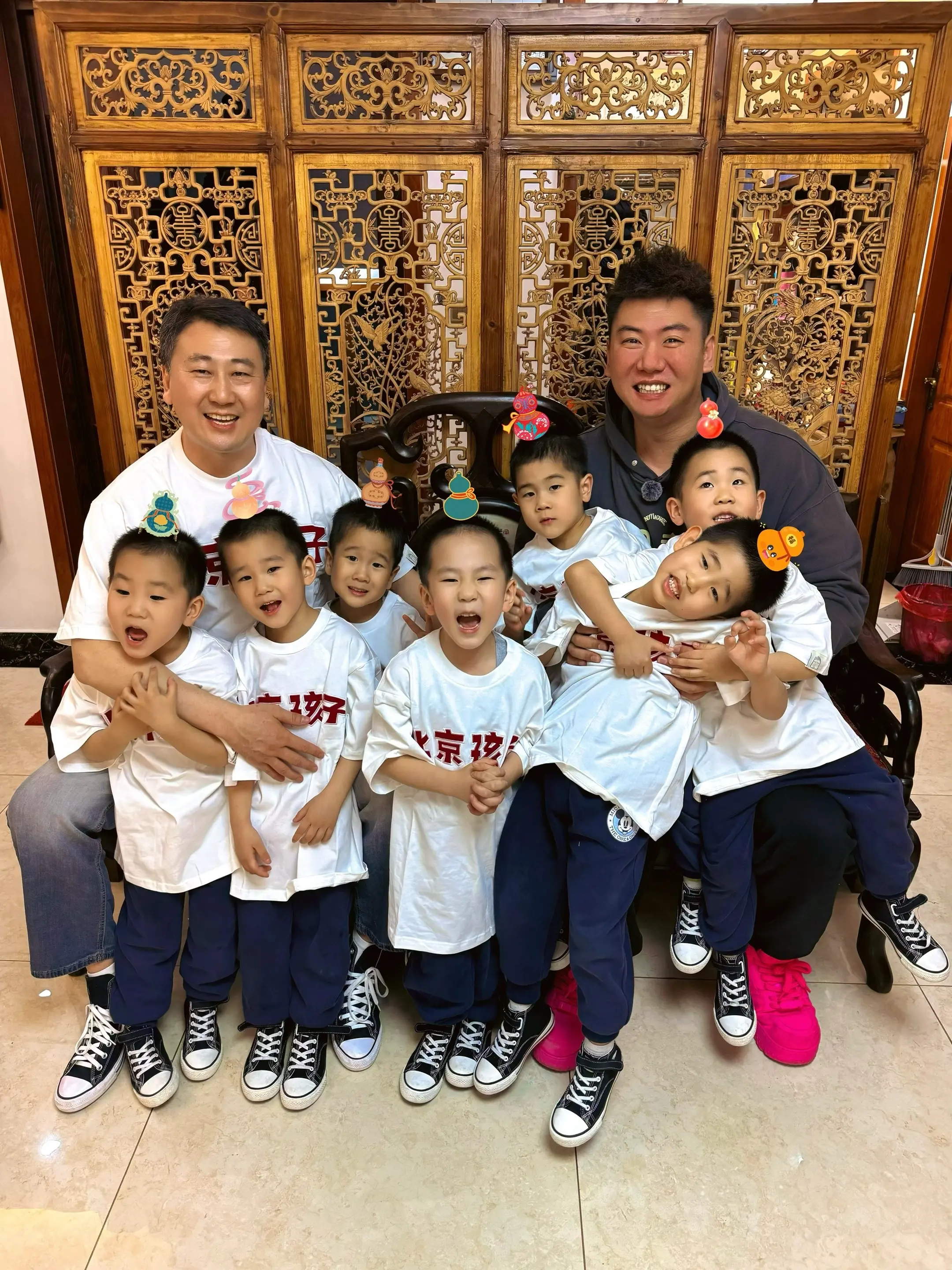 太惊喜啦✨ 在公园意外偶遇博主  这兄弟看到我家七个葫芦娃一下子就被吸...