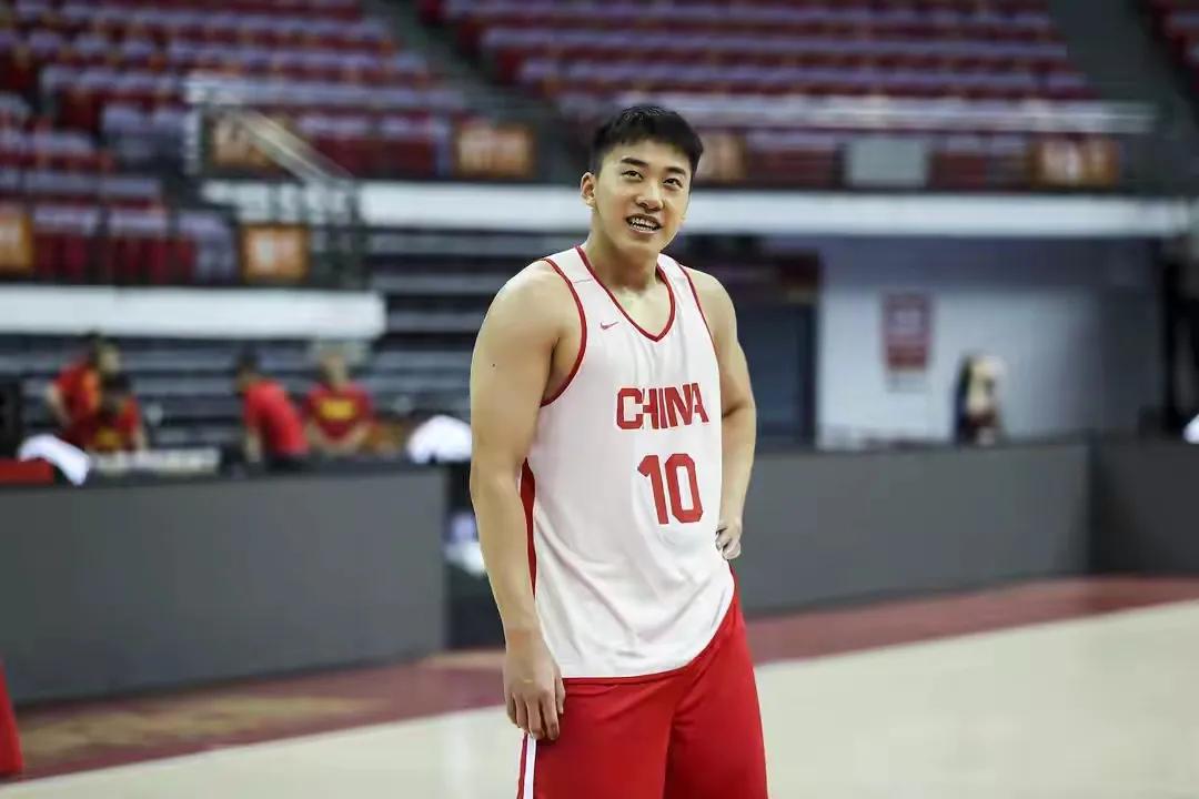王俊杰是首个没打CBA进入国家队球员？张兆旭：我第1个艾伦第2个cba成立以