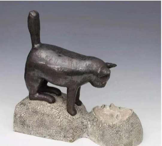 小猫喜欢踩人身上是有原因的​​​