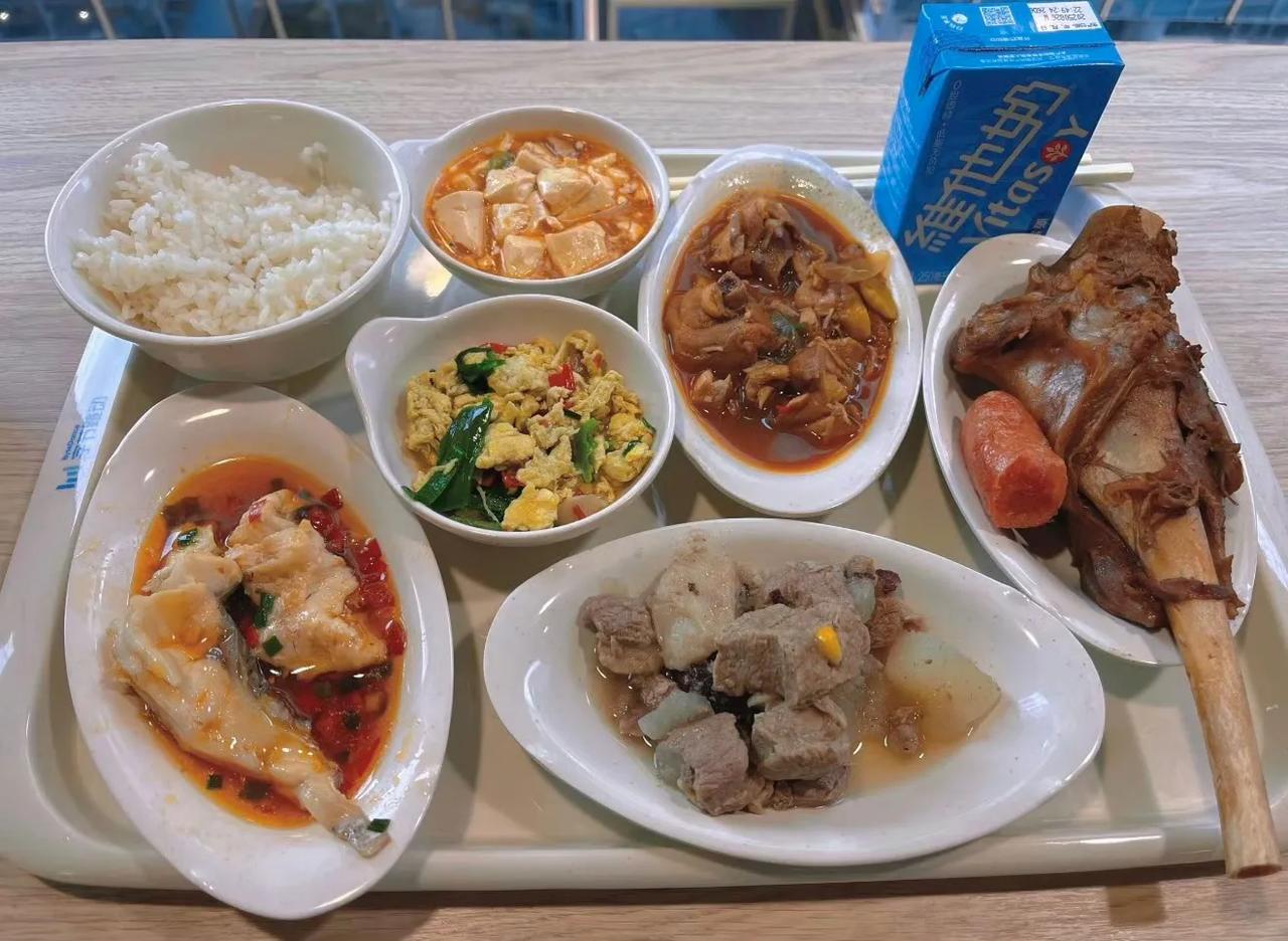 字节跳动100元餐标的免费三餐，短短几个字震惊了我三次！大厂，一百块的餐标