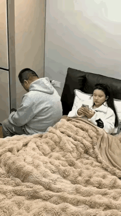 打的好，这样的女的就该打！女的也太明显了，前后几秒钟就两副嘴脸，妥妥的双标。既