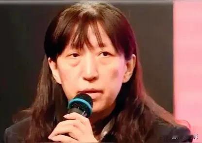 看到女排世锦赛铩羽而归，我不经意想到三点建议[玫瑰]1.排协领导层把郎导加进