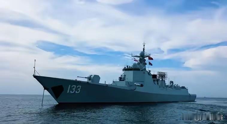 这次东部133号舰队穿过横当水道，使日本像吃了死苍蝇一样难受。咱们舰队直接从