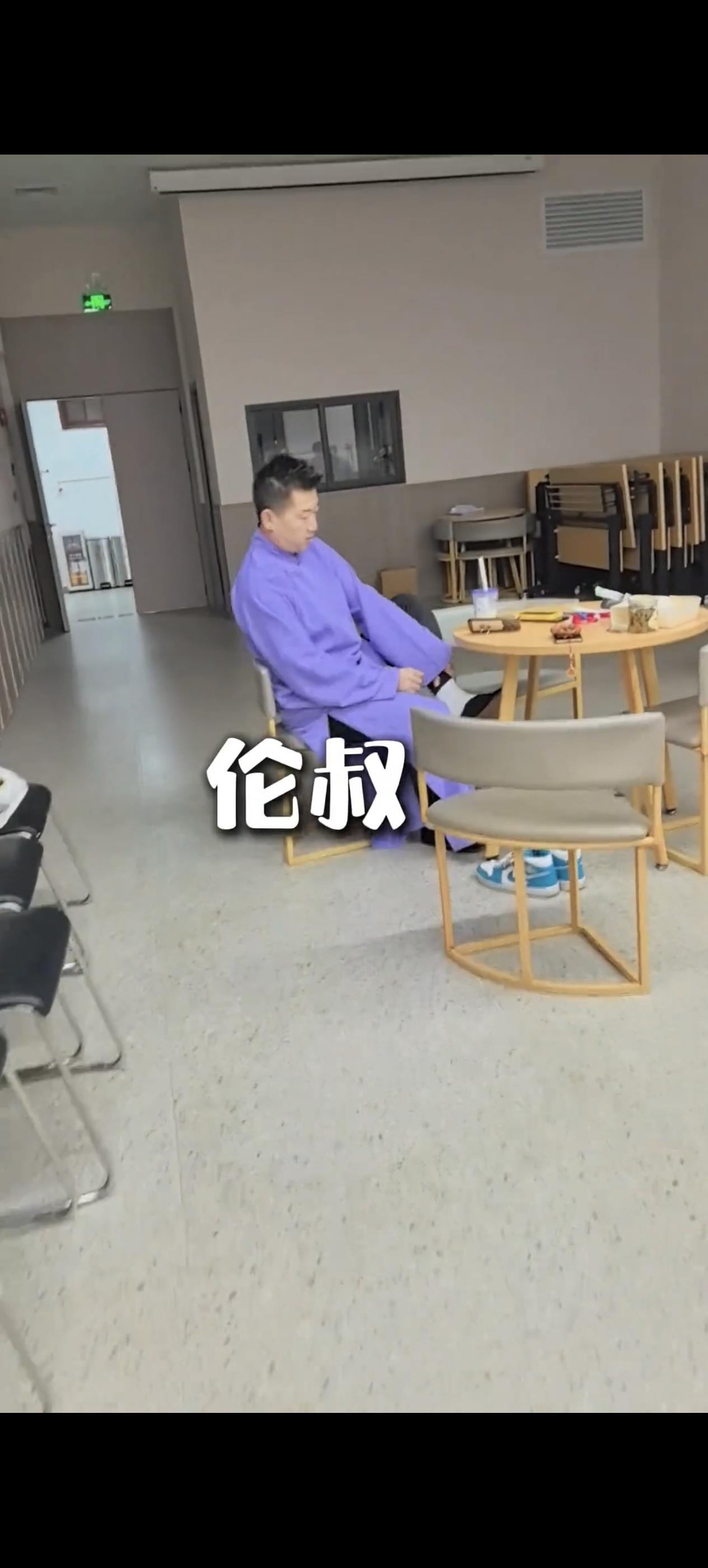 马年春节笑疯！尚筱菊讨压岁钱全员躲，郭麒麟踮脚吃瓜圈粉无数德云社年度限定喜