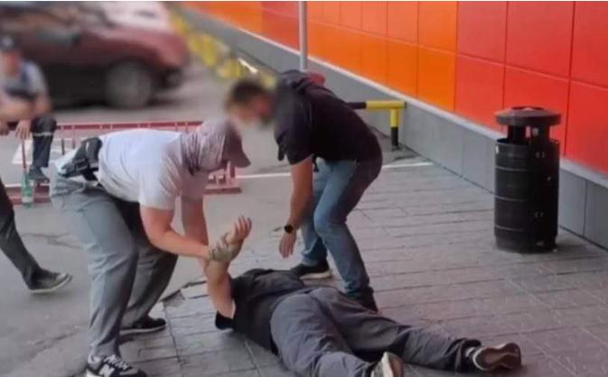 克格勃还是那个克格勃。乌克兰天天拿无人机偷家，这回路子终于被摸清了：把无人机拆成