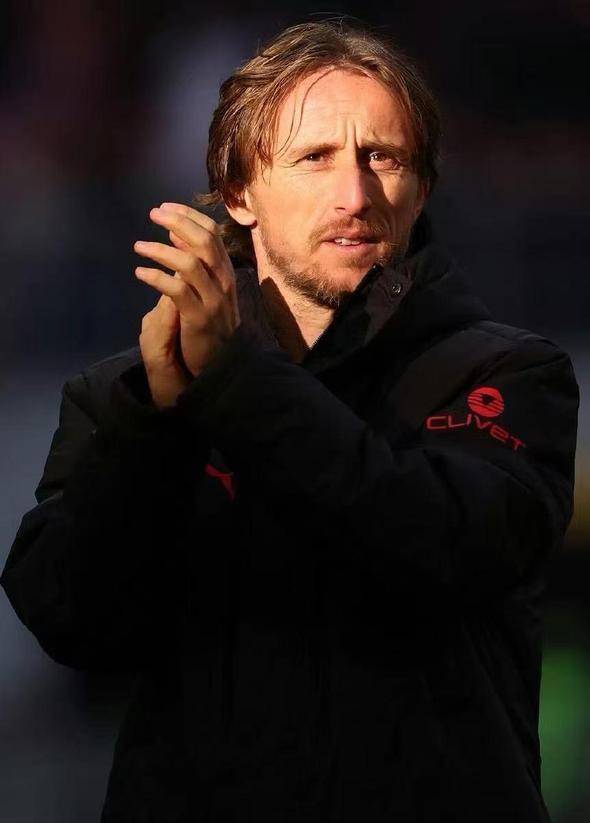 谁来替代莫德里奇？最近米兰传出不利的消息，外媒爆料莫德里奇下赛季想要回国加盟萨