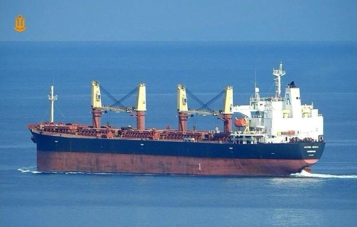 据乌克兰方面消息，俄军近日对敖德萨州港口发动了新一轮无人机袭击。一艘叫“LA