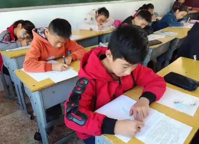 小学这三件事不规划，初中会吃大亏！1、英语一定要提前学，小学毕业就达到高考水