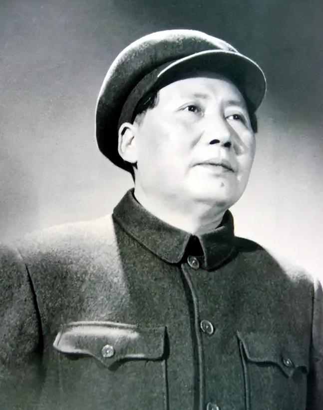1956年，毛主席和秘书高智一行人在工作完后，外出吃了顿羊肉泡馍。就在结账时，才