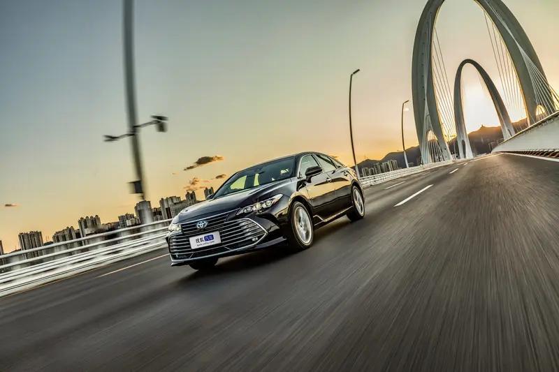 选迈腾、亚洲龙、雅阁、君越，得看自己需求。价格上，现在优惠力度都大，亚洲龙部分