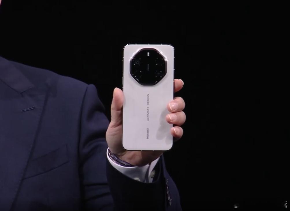 非凡体验拉满！双面昆仑玻璃采用了108道工序锤炼的纳米微晶材质，既扛住了日常磕碰