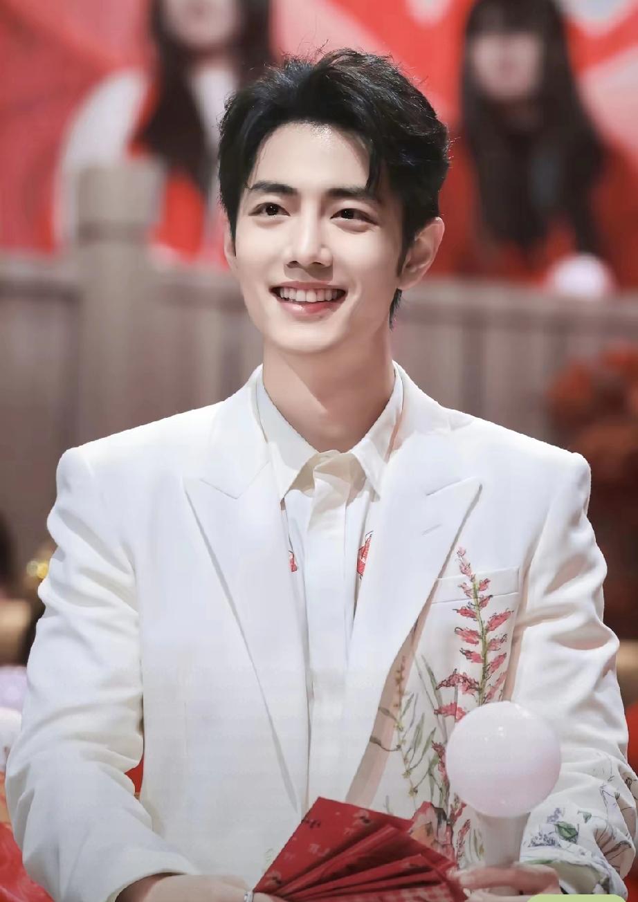 2026北京卫视春晚杀疯了！最大惊喜当属肖战登场！。他一袭亚历山大·麦昆