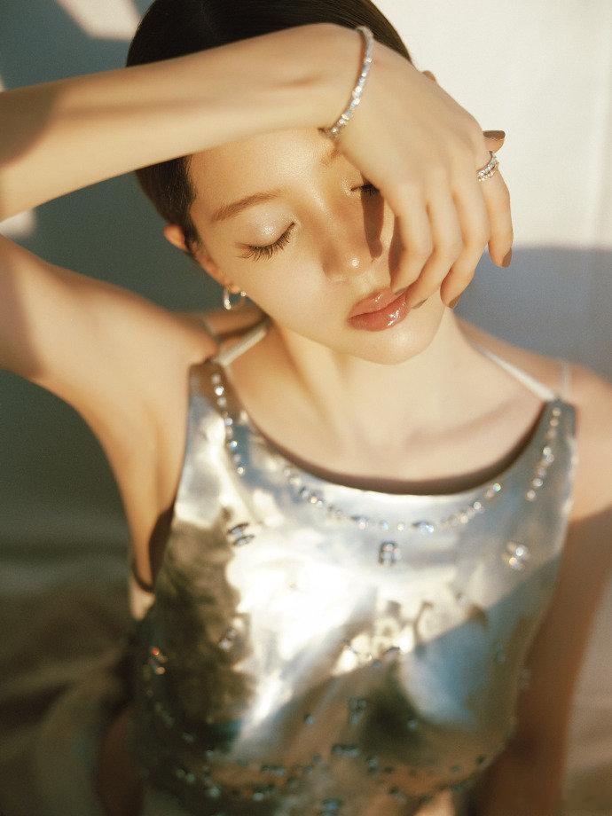 欧阳娜娜高空秋千唱遗憾是欧阳娜娜高空秋千音乐缘计划2年度盛典杀疯了！欧阳娜娜