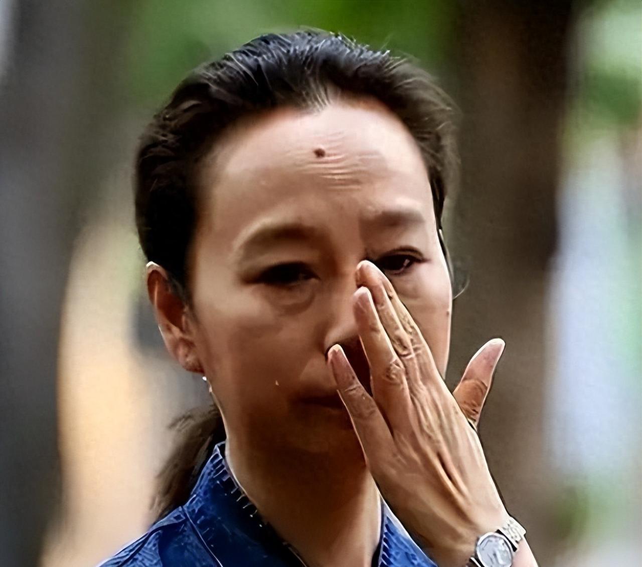 奚美娟人设崩塌，婚内出轨污蔑前夫三十年她啊，老艺术家了，还是金鸡奖评委，话剧也