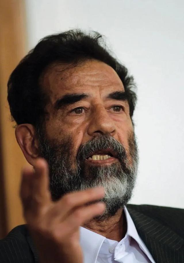 美国骗了全世界！伊拉克战争18年后，俄罗斯揭开真相：全是谎言2003年，美国以伊