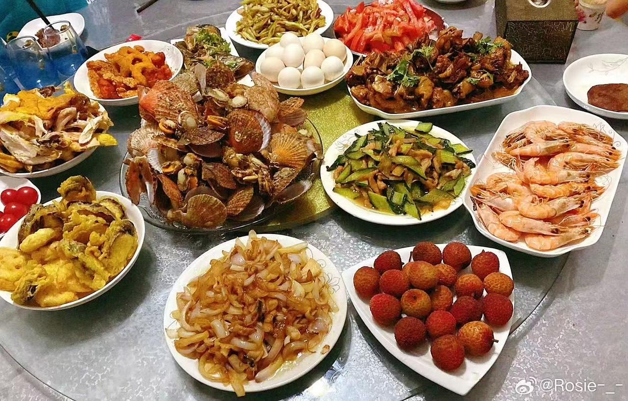 儿子搬新家了。我试探性地问，我和老头一起搬过去吗？儿子没有说话。儿媳妇笑着接