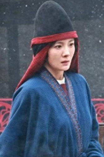 杨幂她最大的优势是她的眼睛，以前很有灵气的，至今内娱无代餐。 一双眼睛拯救整