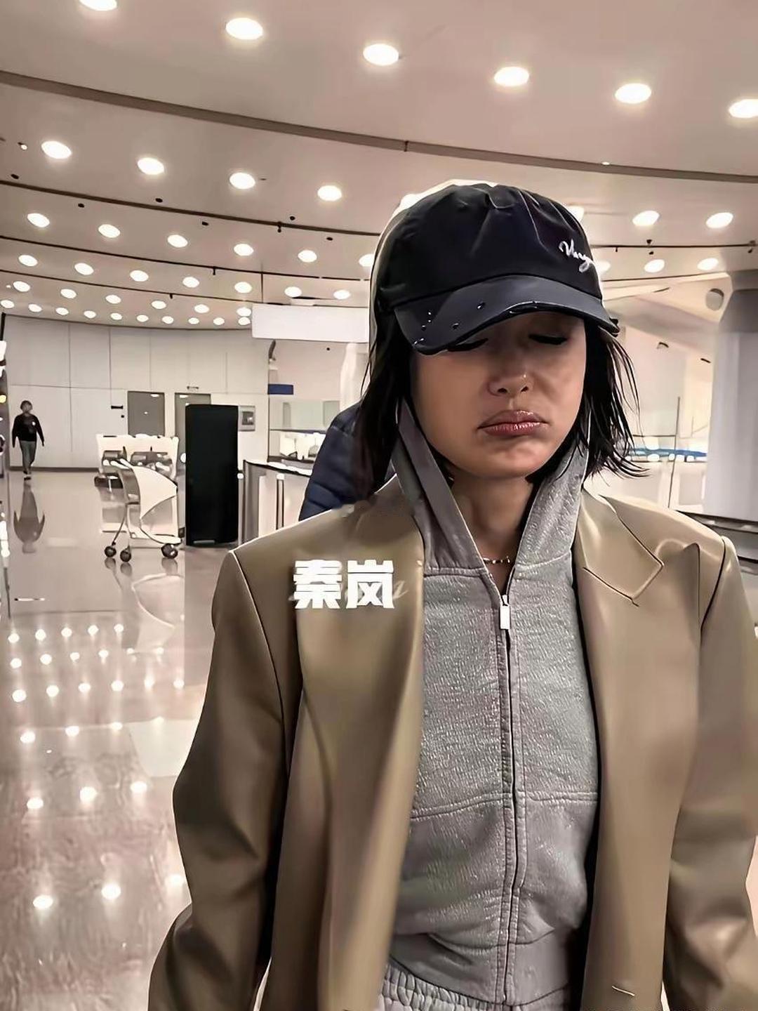 这是秦岚？怎么成这个样子了分手了还是遇到什么事情了呀