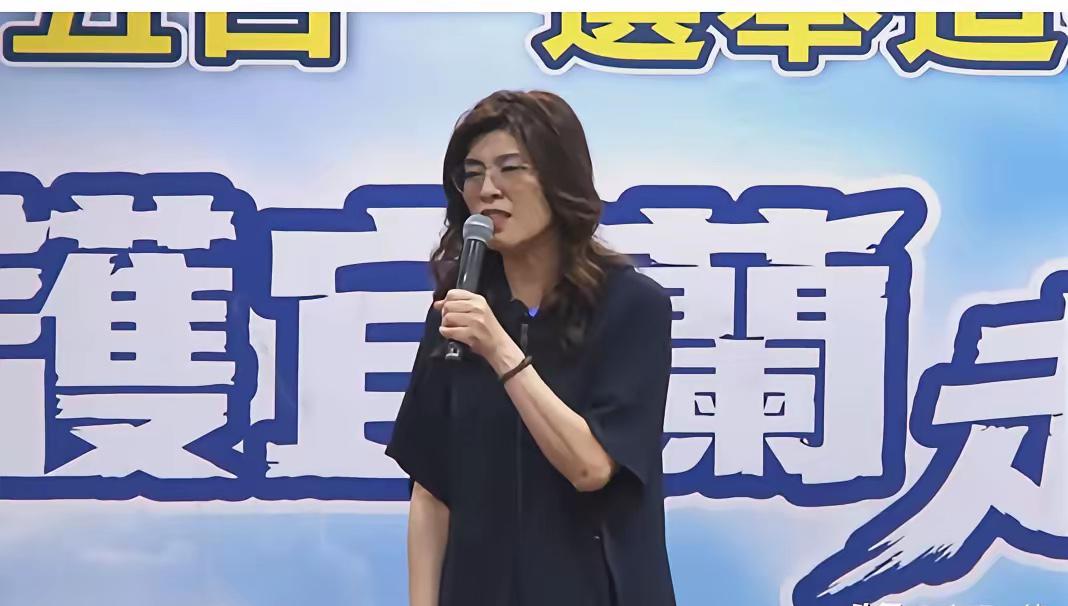 国民党宜兰行动中常会郑丽文喊：卓荣泰下台党主席郑丽文上台致辞，劈头就揪毒油