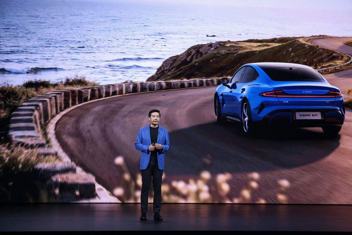 小米汽车说，今年10月总销量要破百万。现在是多少？63万。这中间差着37万辆